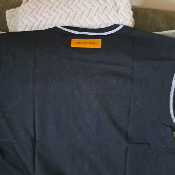 Louis Vuitton t-shirt - Picture 2 of 4